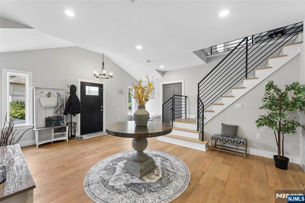 68 Serpentine Road Demarest, NJ 07627 - Photo 4 of 50