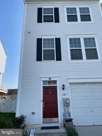 a building view with outdoor space