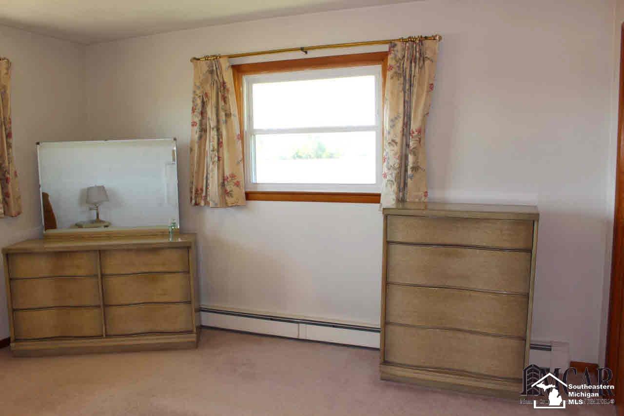 9009 North Ann Arbor Road Dundee, MI 48131 - Photo 18 of 45 21220832-17.JPG