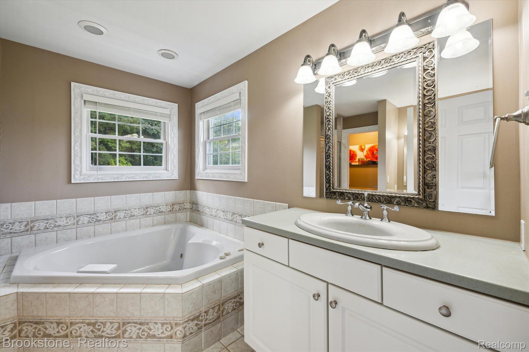 2307 Sundance Ridge Howell, MI 48843 - Photo 5 of 86 Gallery Image 5