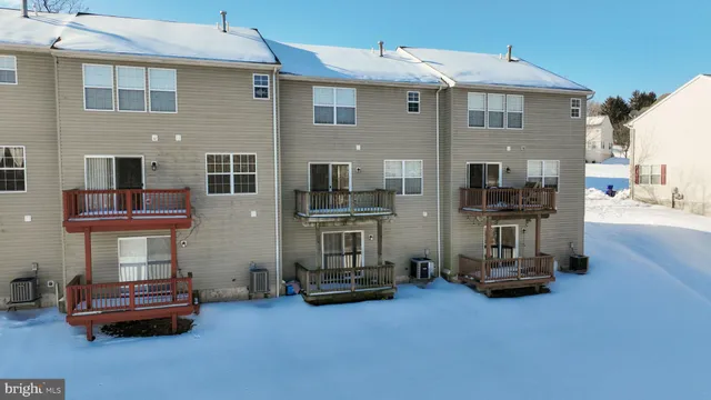 a car parked in front of a building