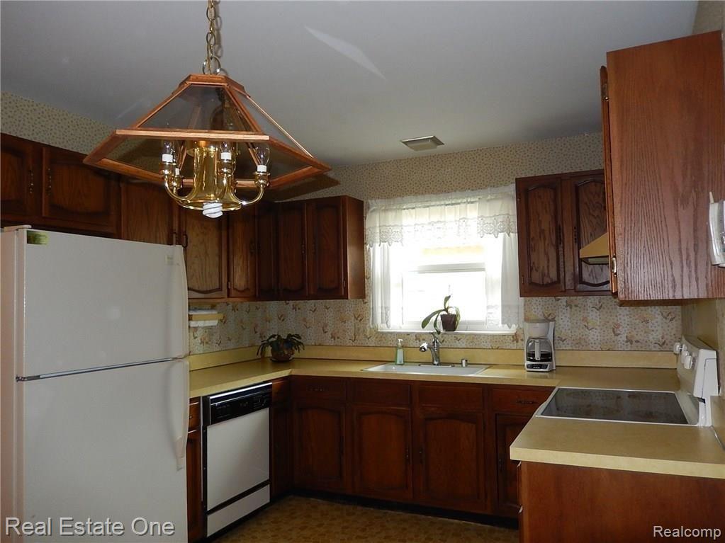 41919 Ridge Road East Novi, MI 48375 - Photo 7 of 21