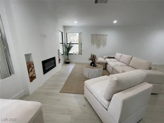 $4,199 | 3004 Ocean View Drive, Las Vegas, NV 89117