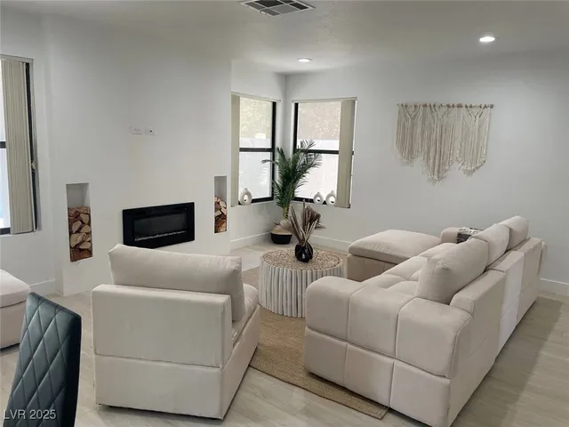 $4,199 | 3004 Ocean View Drive, Las Vegas, NV 89117