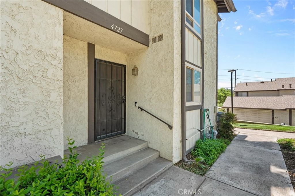 4727 Knickerbocker Lane Riverside, CA 92501 - Photo 3 of 39
