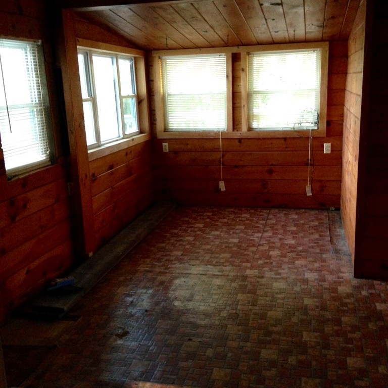 117 Barker Road Wareham, MA 02538 - Photo 4 of 6 a room with window