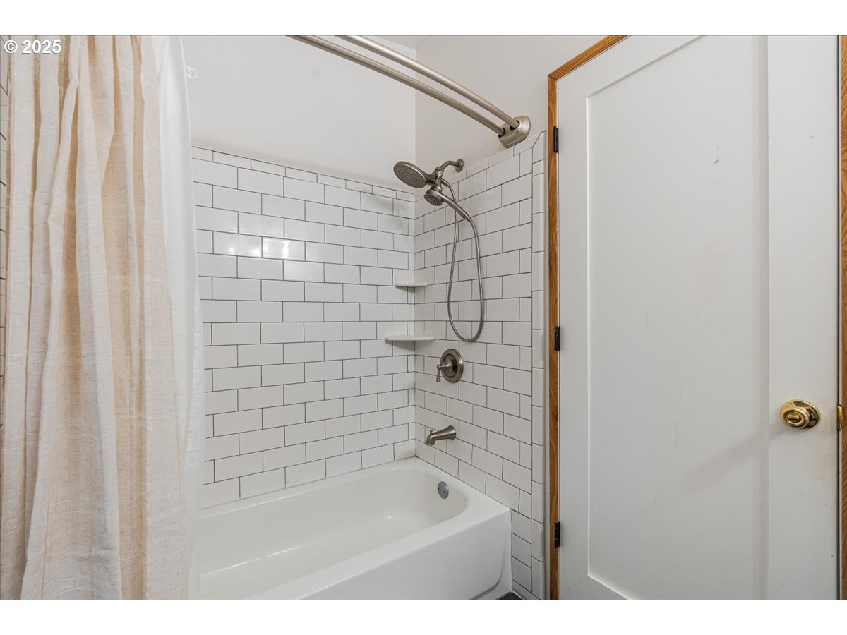 78527 Point Adams Road Clatskanie, OR 97016 - Photo 27 of 46 a bathroom with a shower and a bathtub