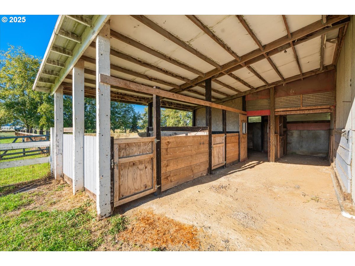 78527 Point Adams Road Clatskanie, OR 97016 - Photo 41 of 46 a view of small space