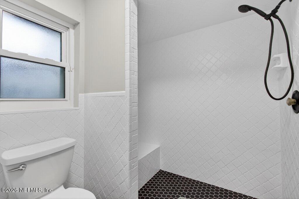 3389 Hermitage Road East Jacksonville, FL 32277 - Photo 23 of 37 hermitage master shower
