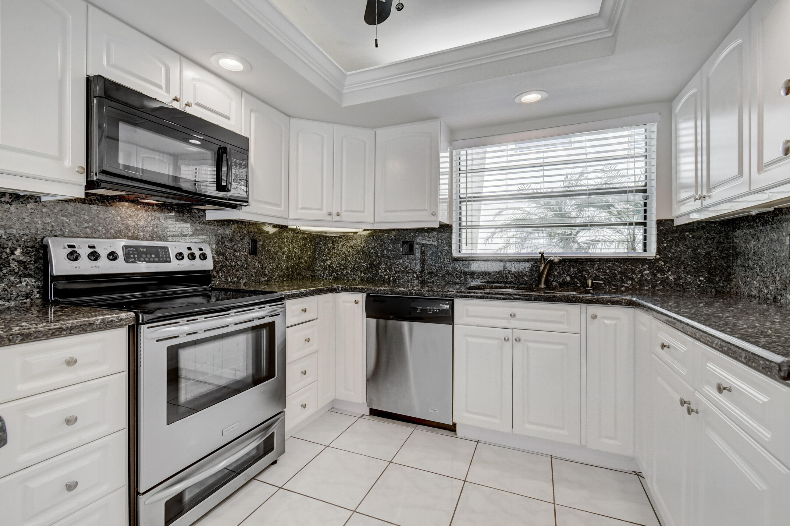 61 Capri B Delray Beach, FL 33484 - Photo 5 of 46 21_dsc_1954_5_6_7_8