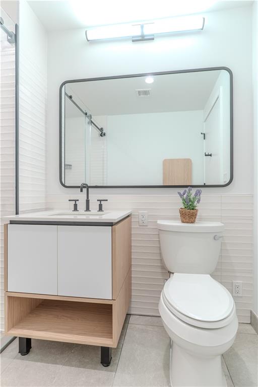 1807 66th Street, Unit 4B Brooklyn, NY 11204 - Photo 5 of 12 a bathroom with a toilet a sink and mirror