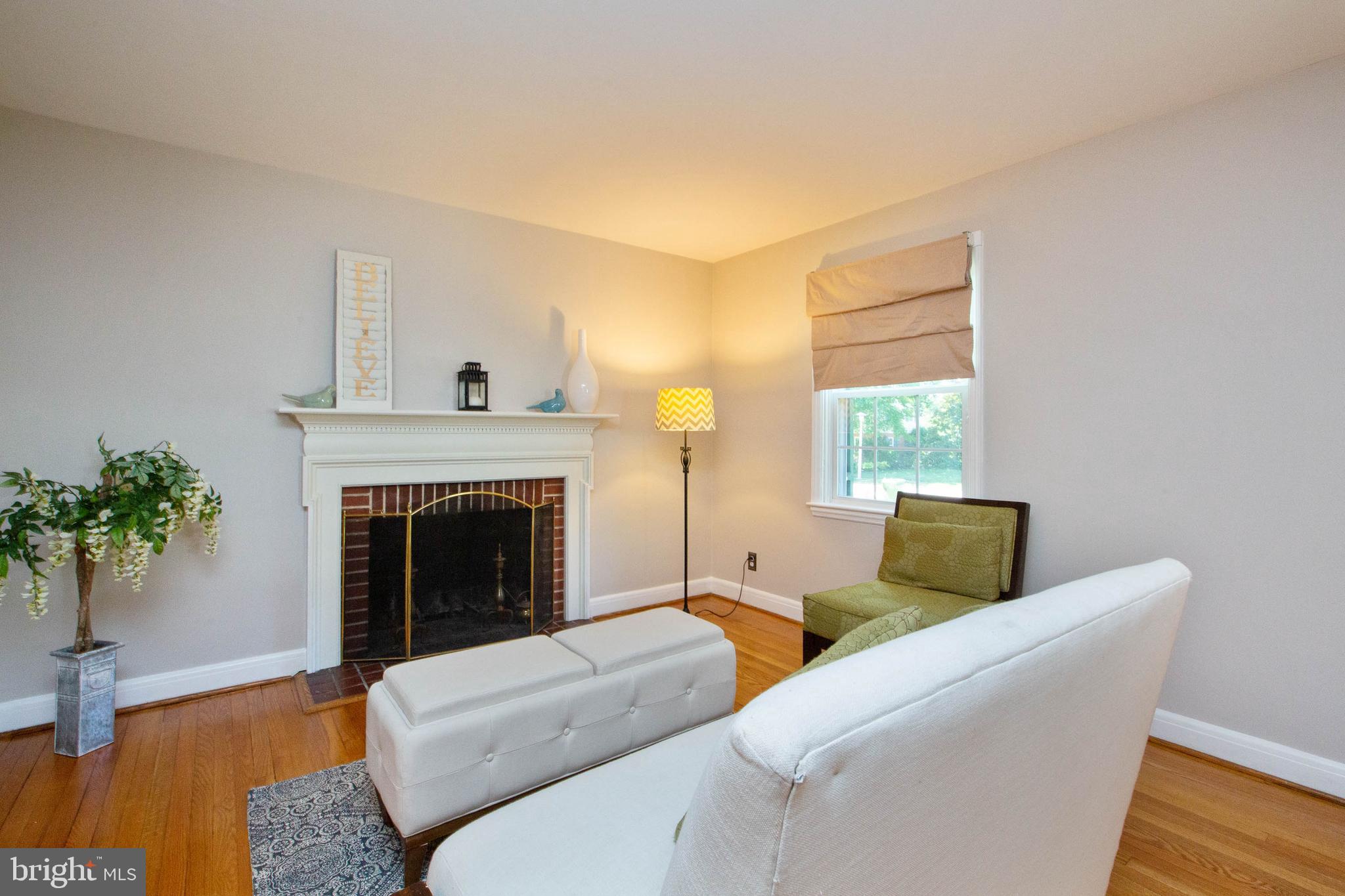 110 Cedarcroft Road Baltimore, MD 21212 - Photo 3 of 33 Living Room