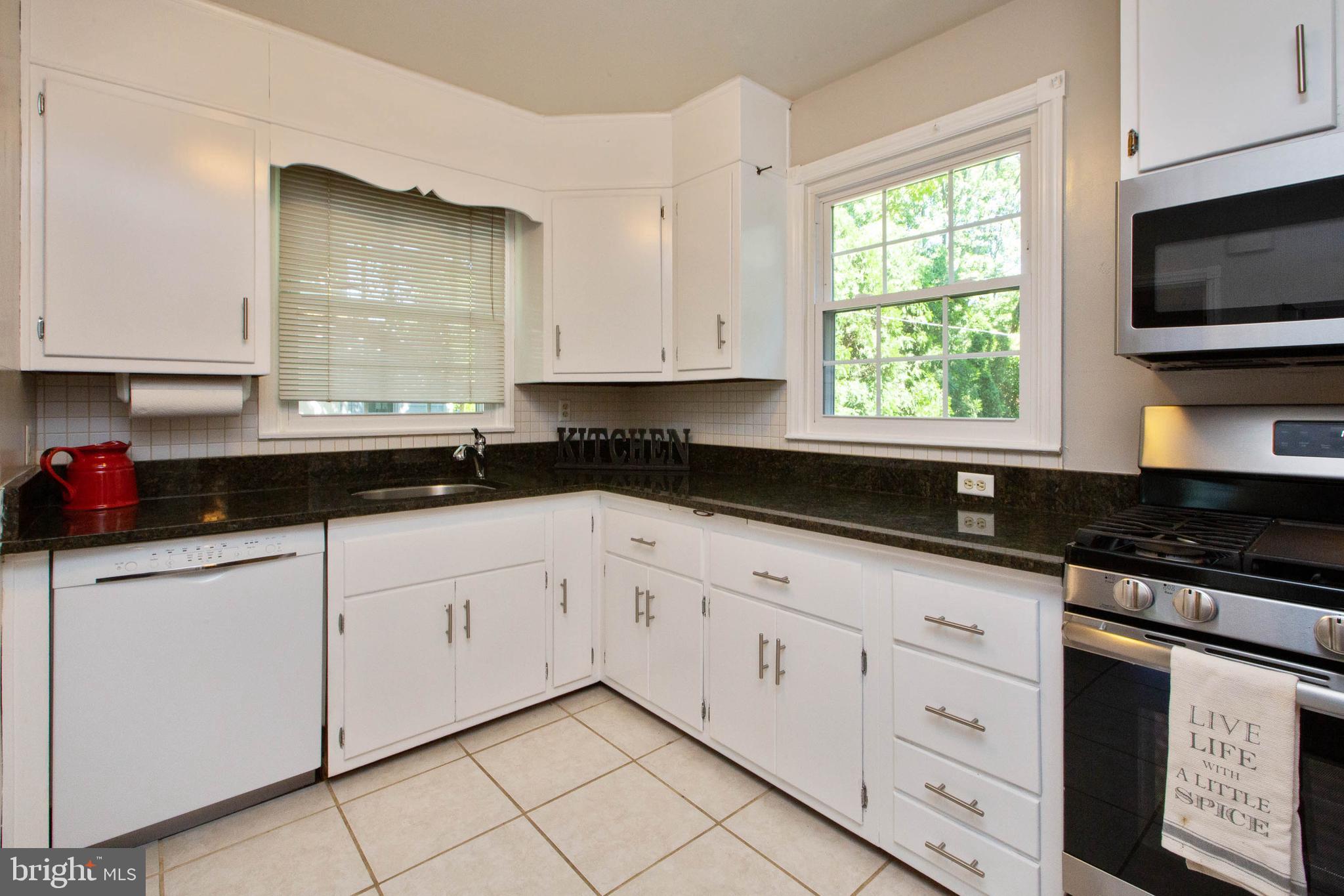 110 Cedarcroft Road Baltimore, MD 21212 - Photo 6 of 33 Kitchen