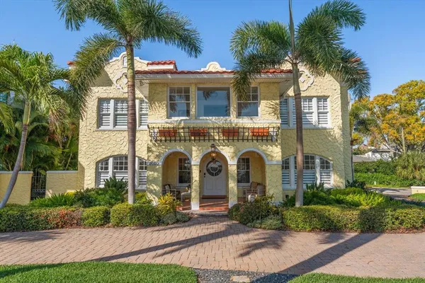 $2,995,000 | 2050 Coffee Pot Boulevard Northeast, St. Petersburg, FL 33704
