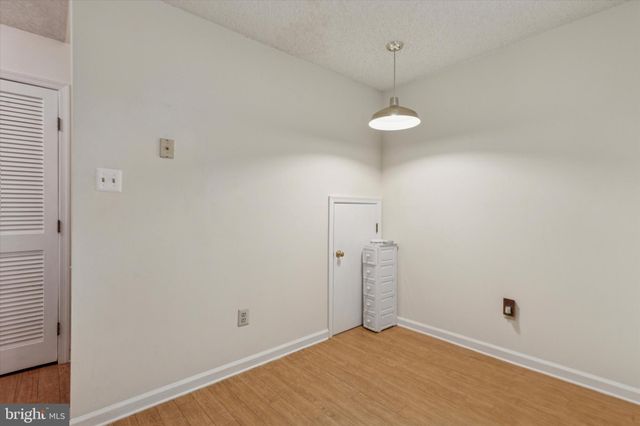 an empty room with closet and a ceiling fan