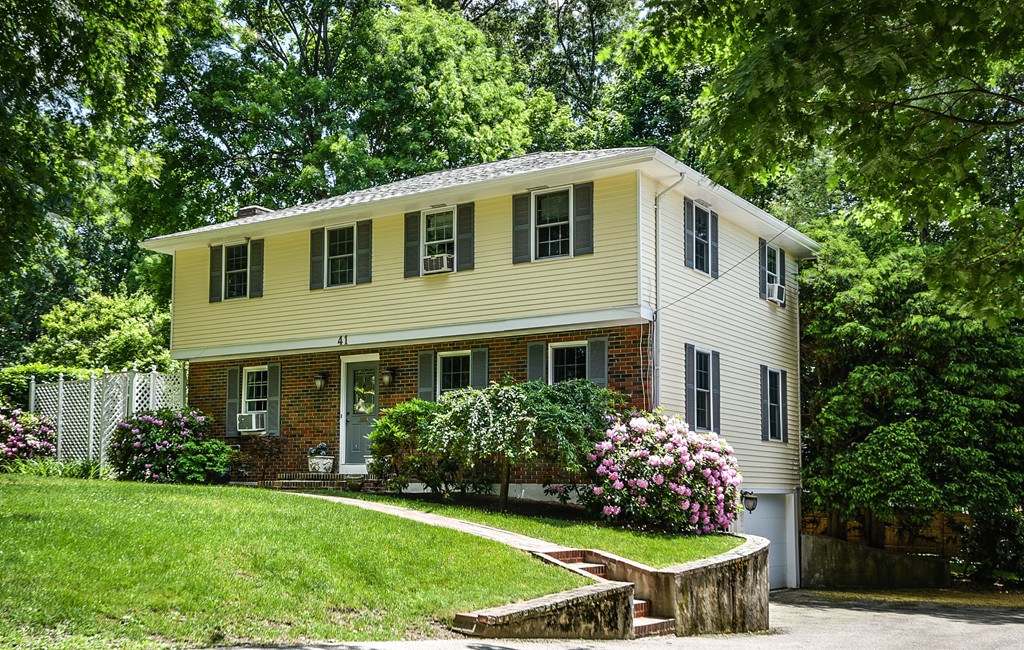 41 Seaward Road Wellesley, MA 02481 - Photo 1 of 18