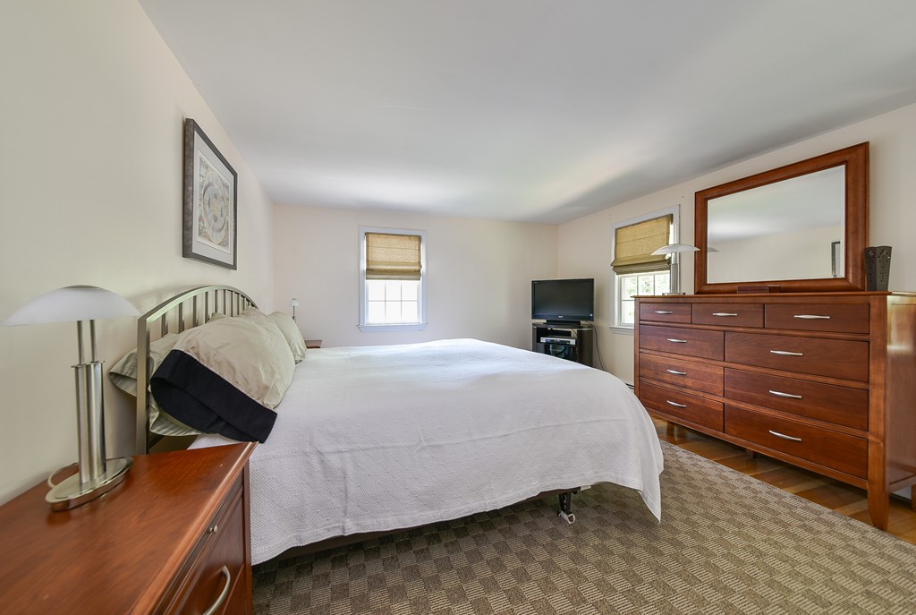 41 Seaward Road Wellesley, MA 02481 - Photo 12 of 18