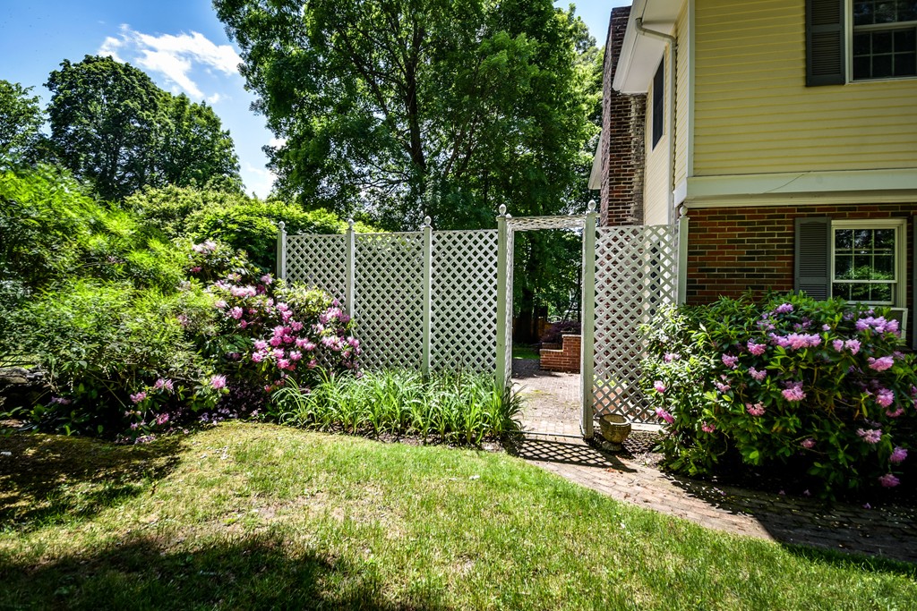 41 Seaward Road Wellesley, MA 02481 - Photo 15 of 18
