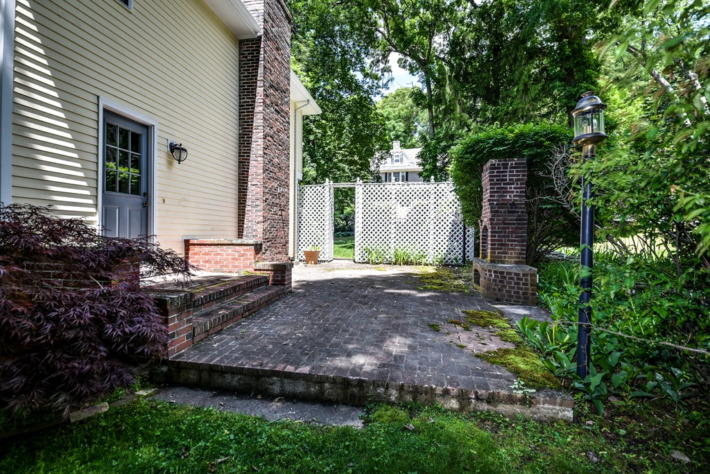 41 Seaward Road Wellesley, MA 02481 - Photo 16 of 18