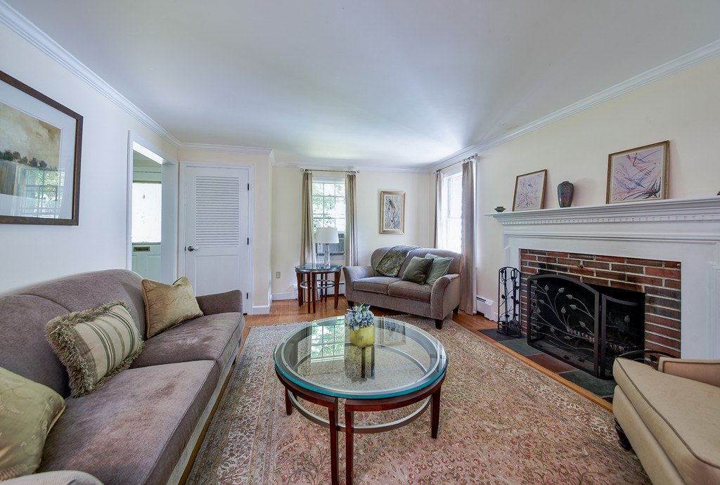 41 Seaward Road Wellesley, MA 02481 - Photo 3 of 18