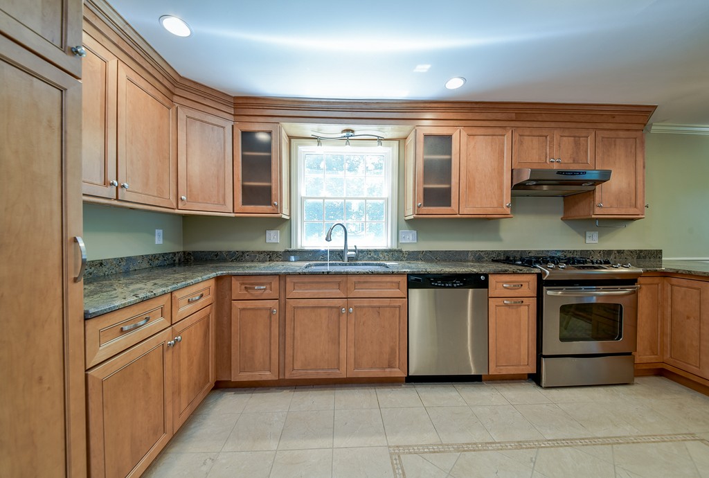 41 Seaward Road Wellesley, MA 02481 - Photo 4 of 18