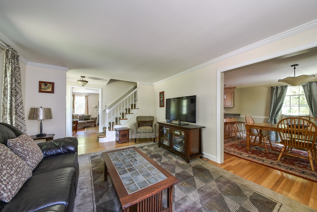 41 Seaward Road Wellesley, MA 02481 - Photo 7 of 18