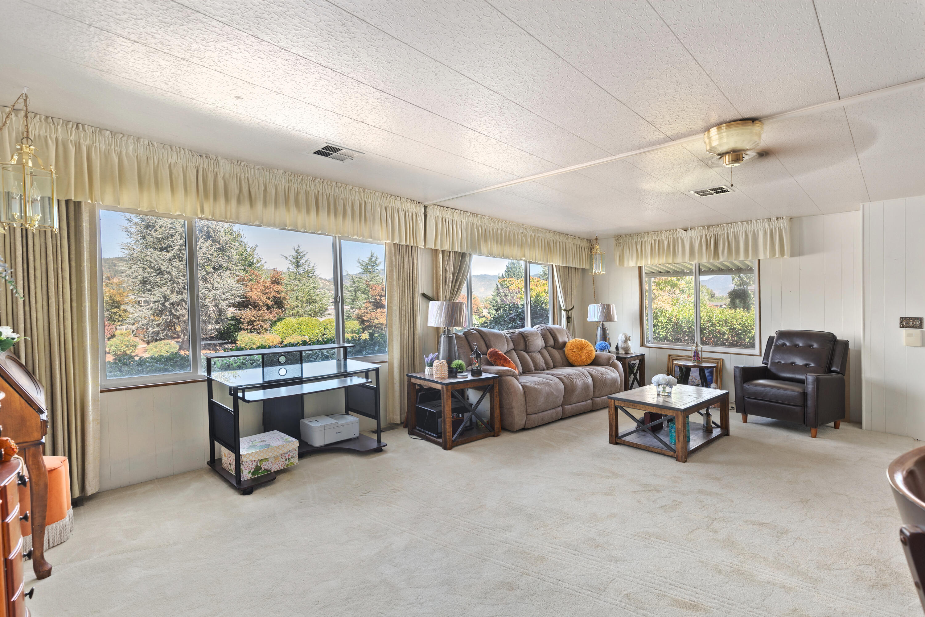 2373 Southwest Webster Road Grants Pass, OR 97526 - Photo 7 of 39 Living Room