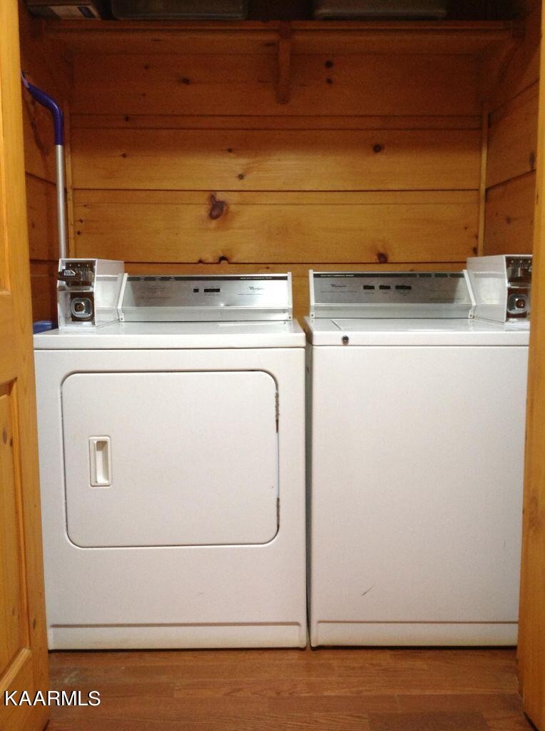 315 Windrock Road Oliver Springs, TN 37840 - Photo 18 of 36 a utility room with dryer and washer
