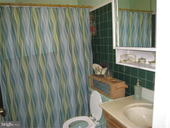 26 Silverbell Road Levittown, PA 19056 - Photo 14 of 25 Bathroom