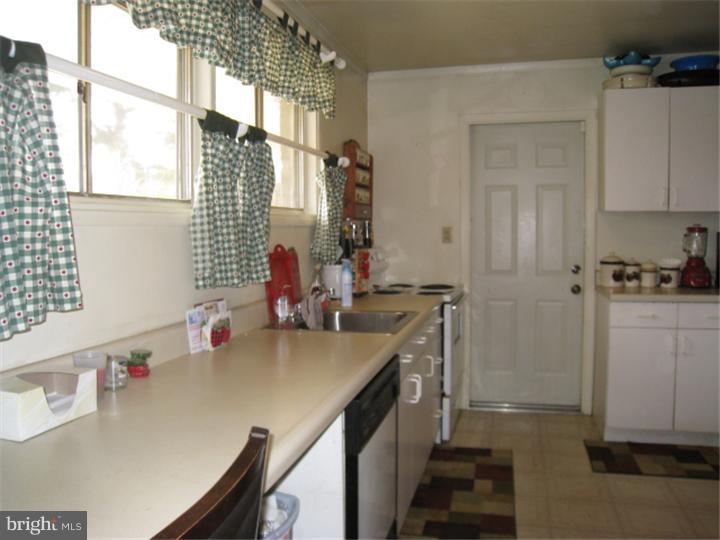 26 Silverbell Road Levittown, PA 19056 - Photo 3 of 25 Kitchen