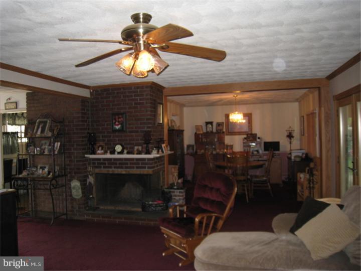 26 Silverbell Road Levittown, PA 19056 - Photo 8 of 25 Living Room