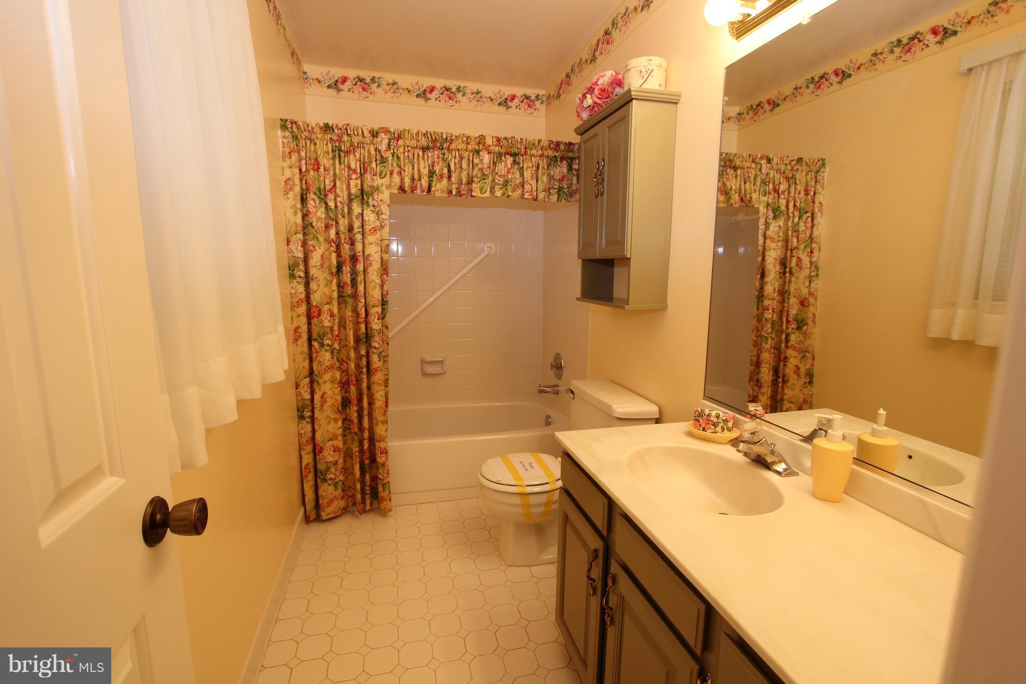 10303 Greystone Road Manassas, VA 20111 - Photo 16 of 27 Bath (Master)