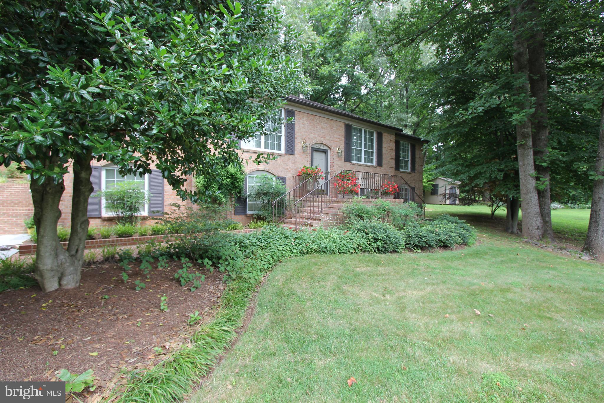 10303 Greystone Road Manassas, VA 20111 - Photo 4 of 27 Exterior (Front)