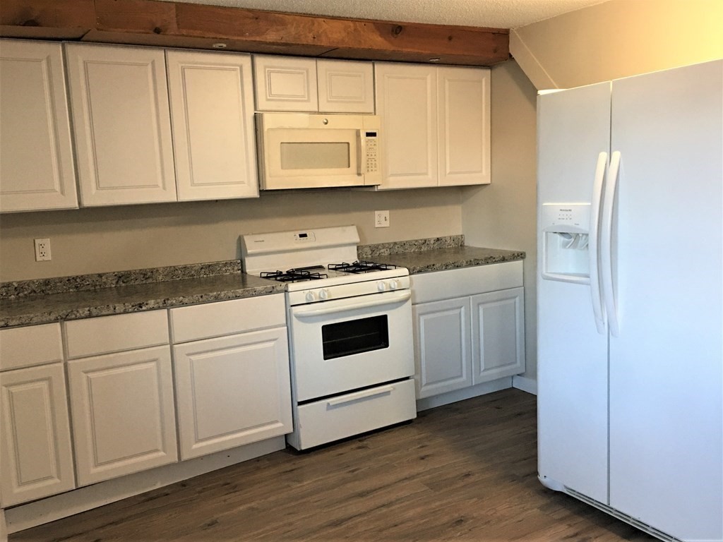 11 Russell Road Huntington, MA 01050 - Photo 3 of 30