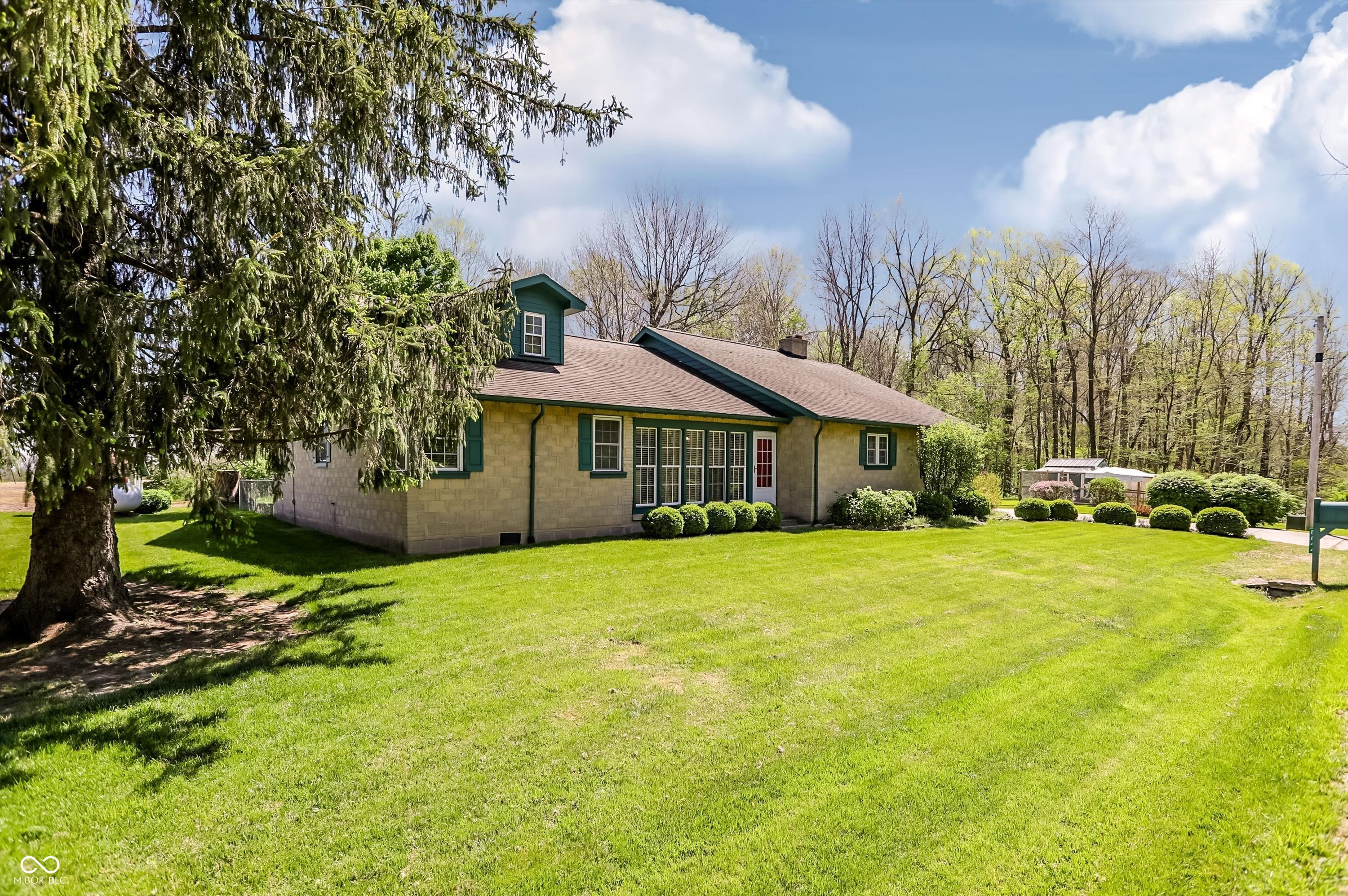 8644 South Addison Avenue Knightstown, IN 46148 - Photo 2 of 49