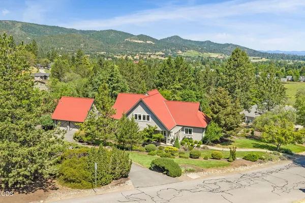 $1,100,000 | 120 Wells Fargo Drive, Jacksonville, OR 97530