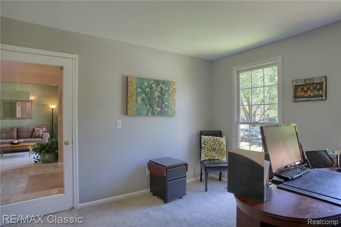 2235 Avon Lake Lane Rochester, MI 48307 - Photo 9 of 46 009-Library_2nd_View.jpg