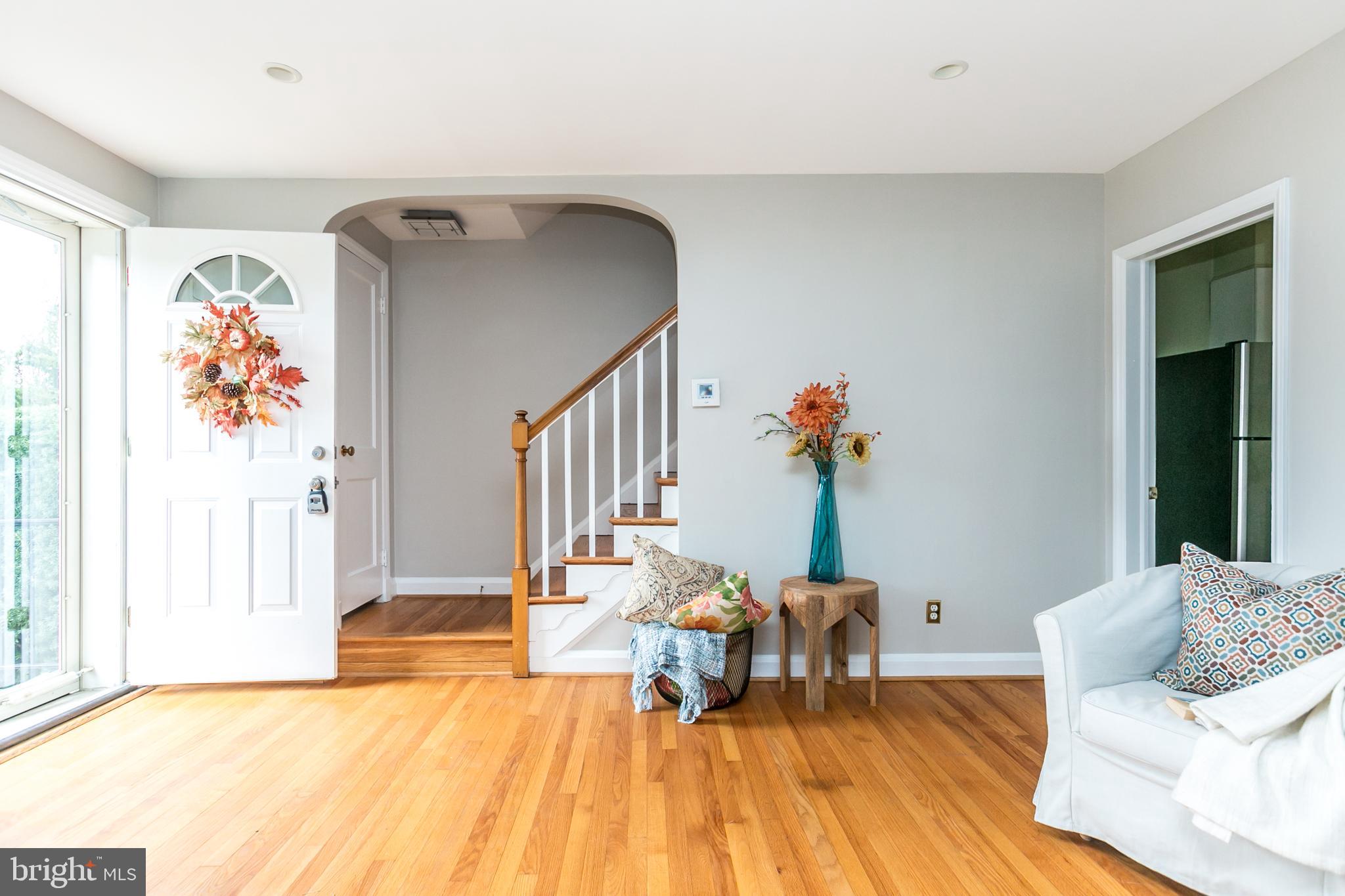 154 Dumbarton Road Baltimore, MD 21212 - Photo 2 of 36 Living room