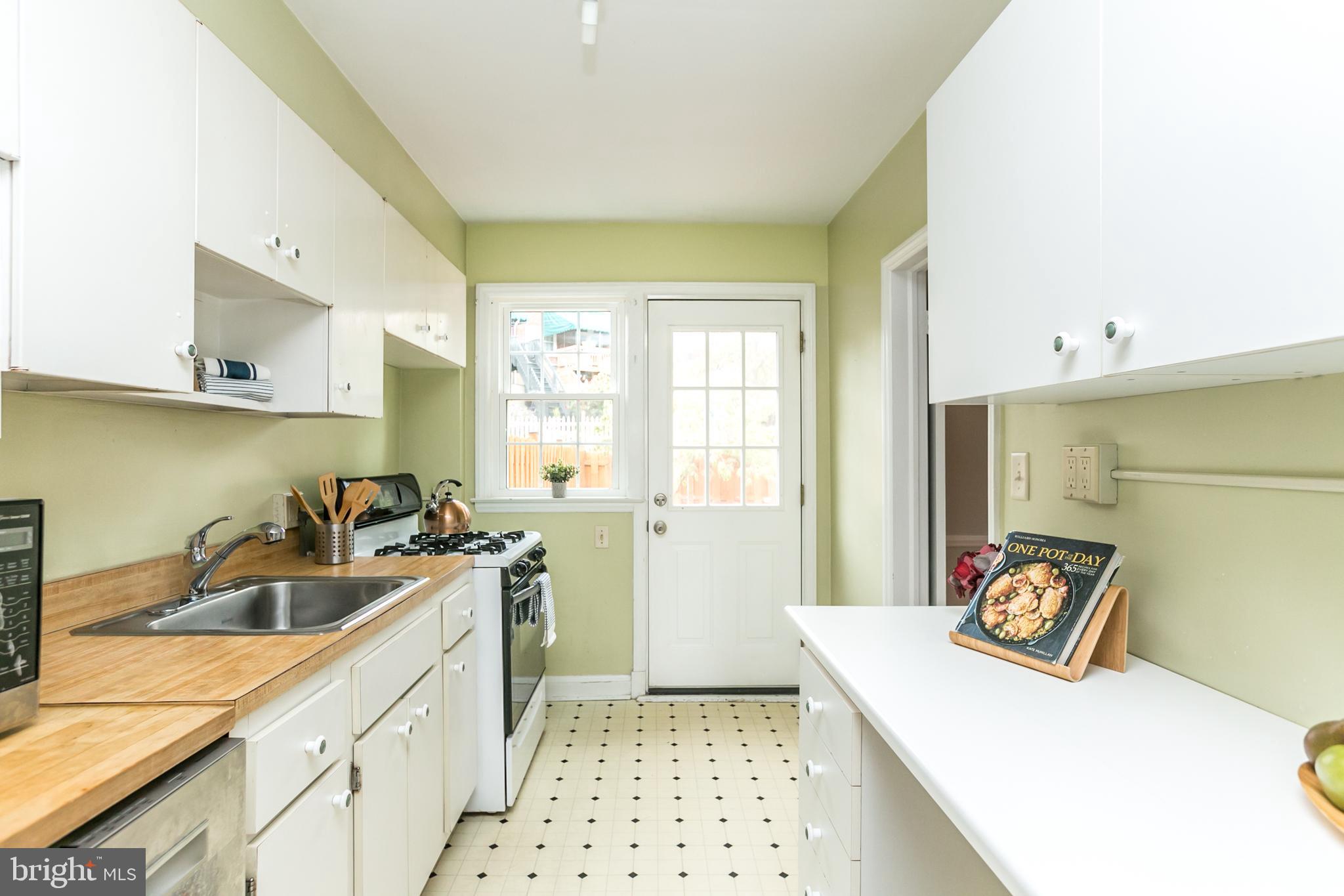 154 Dumbarton Road Baltimore, MD 21212 - Photo 13 of 36 Kitchen with access to rear deck