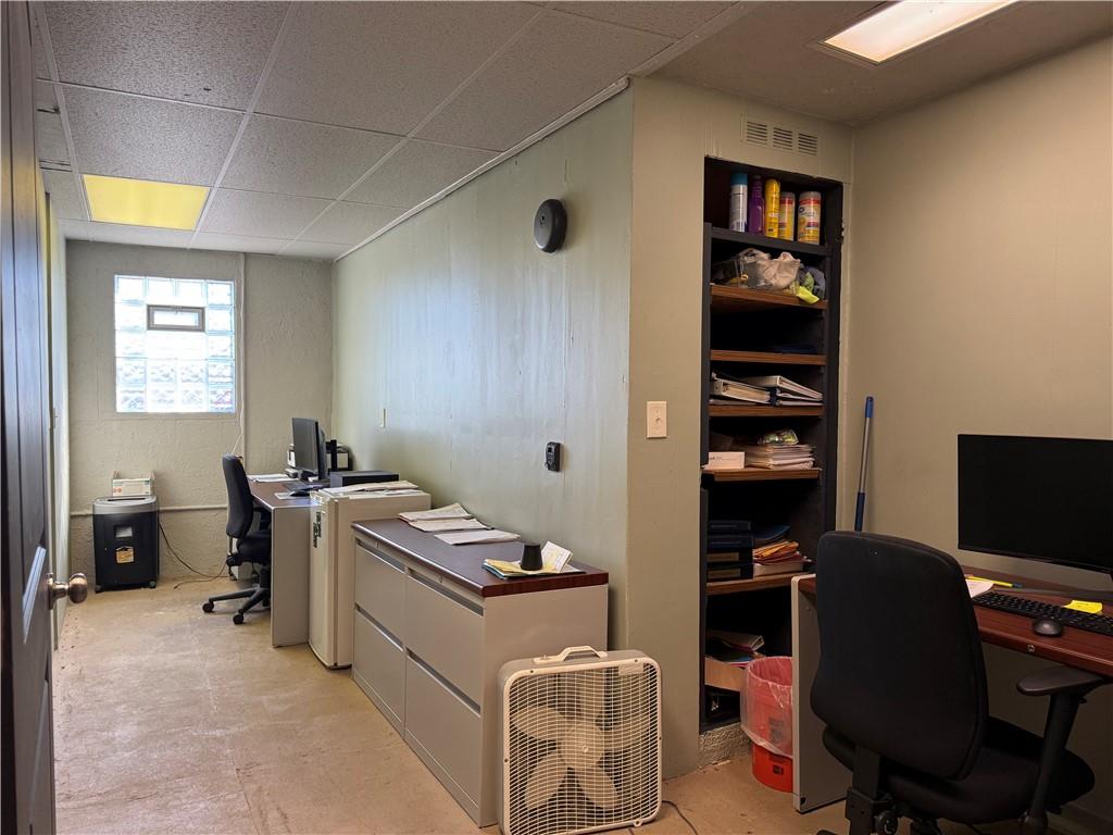 601 Kendall Avenue Lyndora, PA 16045 - Photo 6 of 50 a bedroom with a workspace