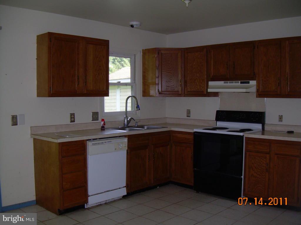 1826 Wilderness Road Lancaster, PA 17603 - Photo 3 of 16 Gallery Image 3