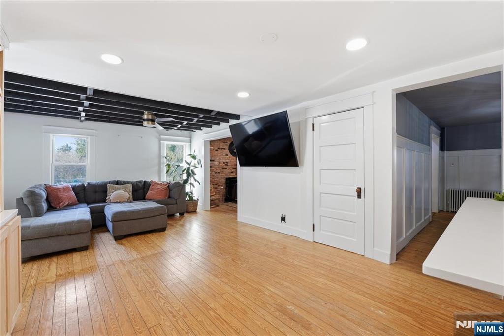343-339 Quaker Church Road Randolph, NJ 07869 - Photo 27 of 38 a livingroom with furniture and a wooden floor
