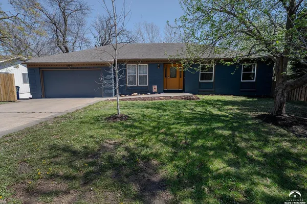 $409,900 | 924 Holiday Drive, Lawrence, KS 66049