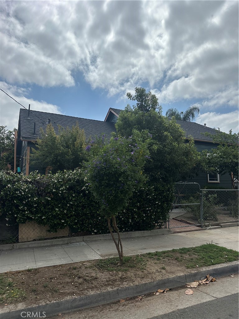201 East Adele Street Anaheim, CA 92805 - Photo 4 of 5 a view of a yard