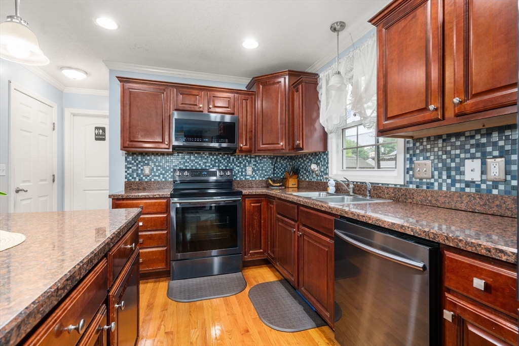 86 Granby Street Springfield, MA 01108 - Photo 4 of 40