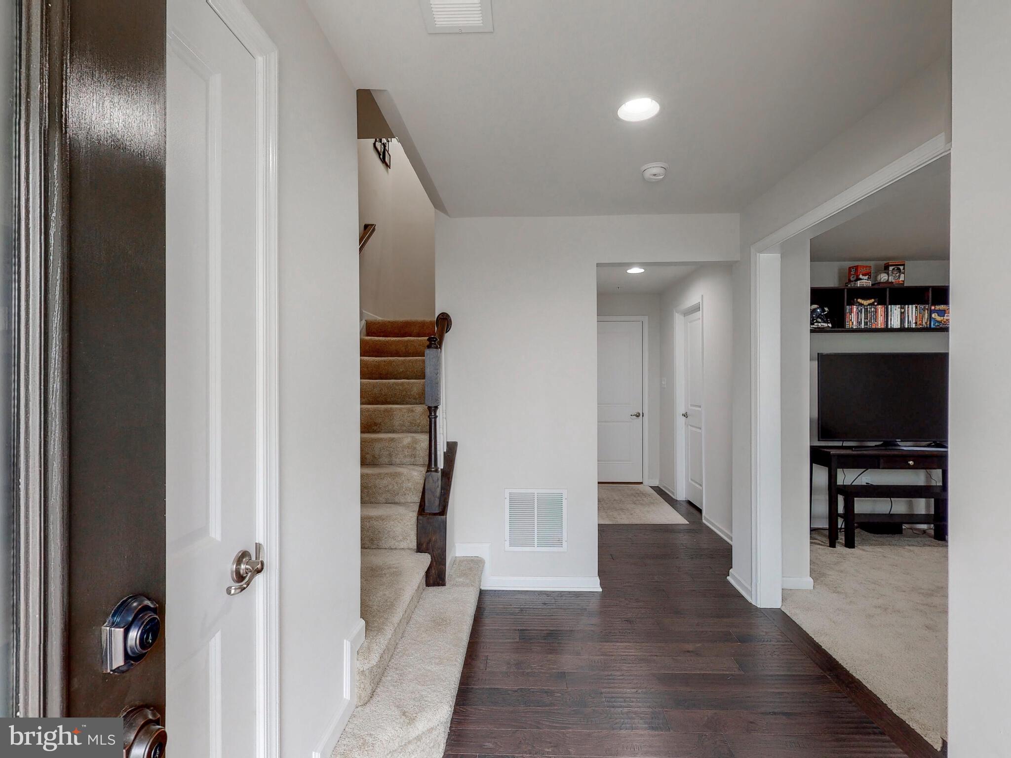 413 Colindale Street Baltimore, MD 21220 - Photo 4 of 48 Foyer