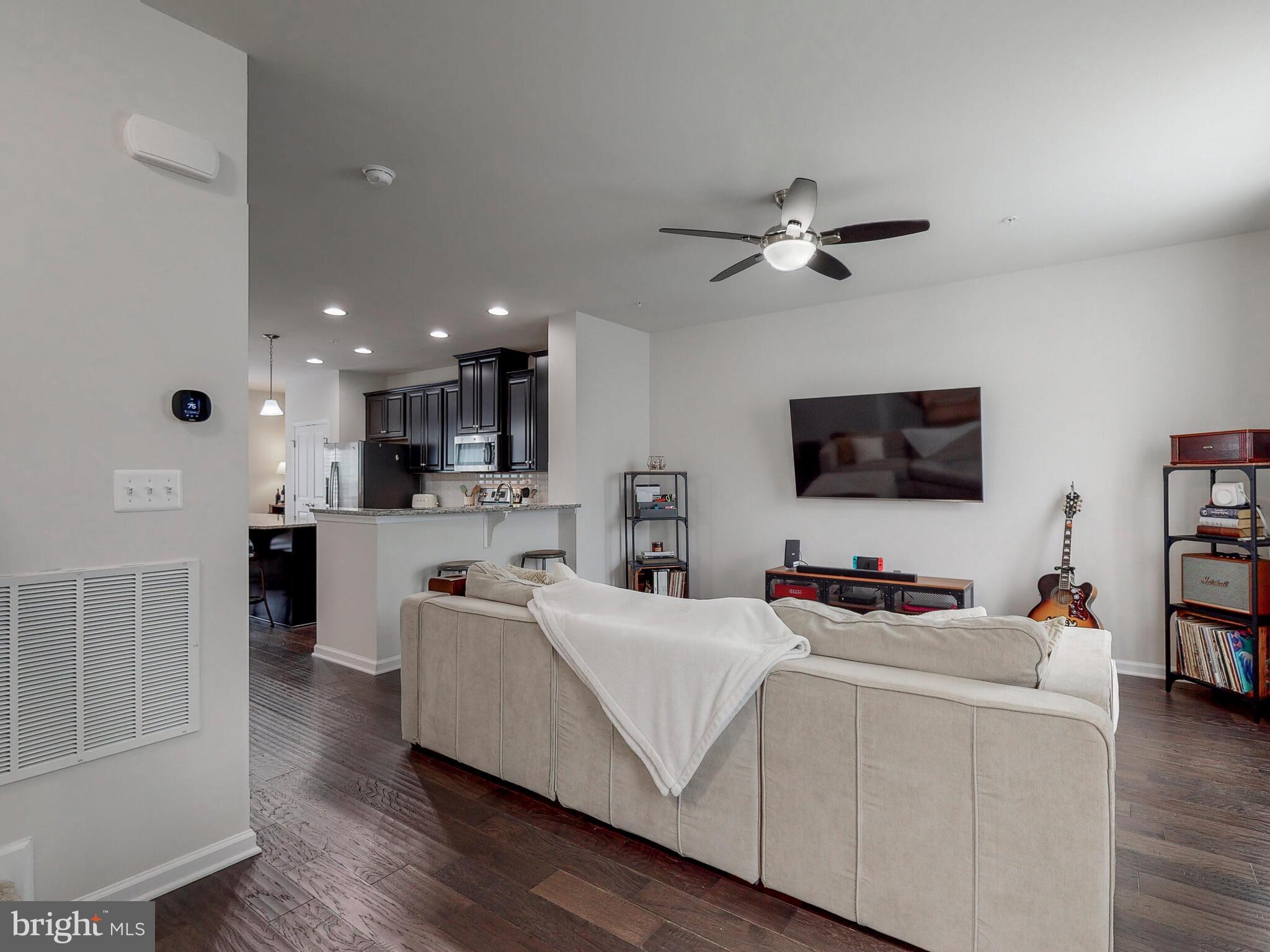 413 Colindale Street Baltimore, MD 21220 - Photo 9 of 48 Living Room