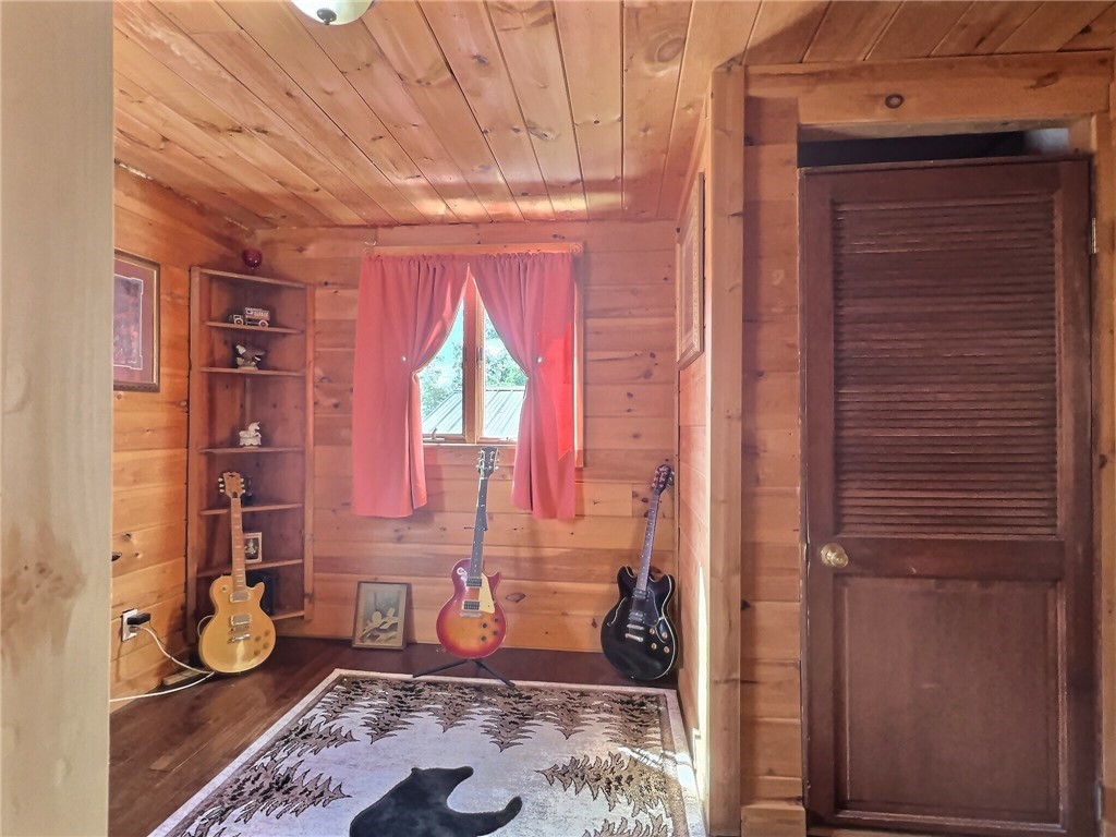 5278 Old Telephone Road Bethany, NY 14054 - Photo 19 of 36 Bonus room off owner's suite