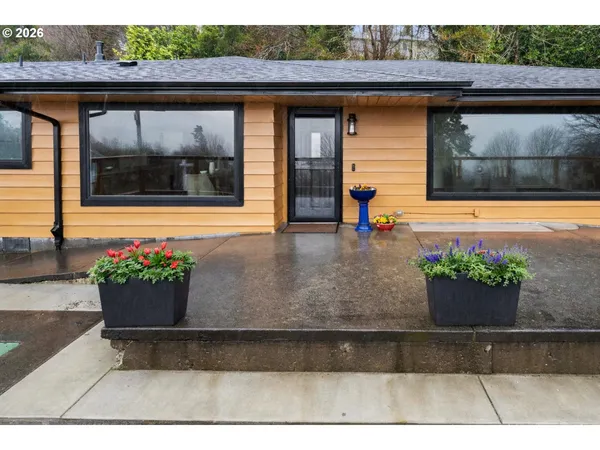 $630,000 | 410 Pleasant Avenue, Astoria, OR 97103