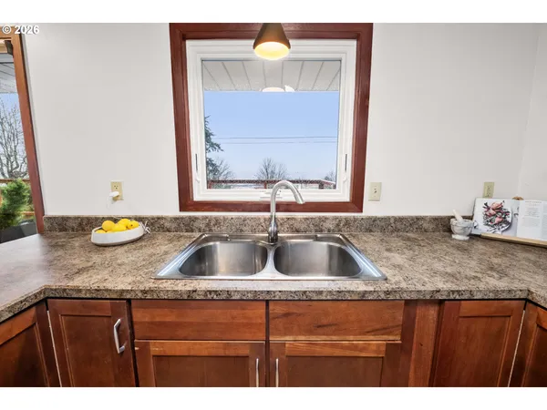 $630,000 | 410 Pleasant Avenue, Astoria, OR 97103